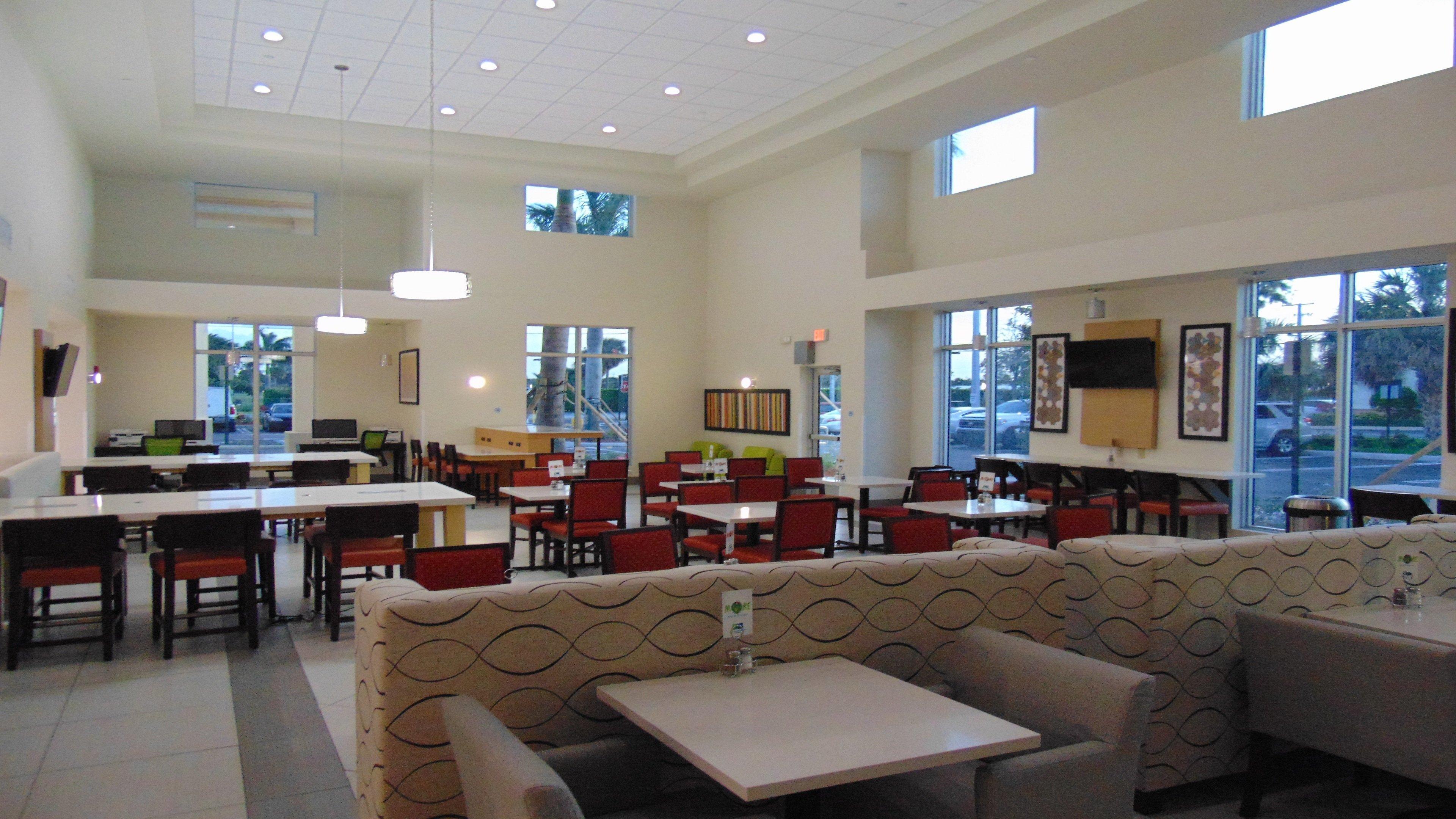 Holiday Inn Express & Suites Boynton Beach West By Ihg Екстериор снимка